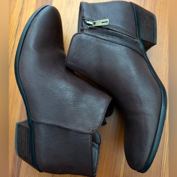 Sam Edelman Petty Chelsea Booties in Dark Brown - Picture 4 of 7